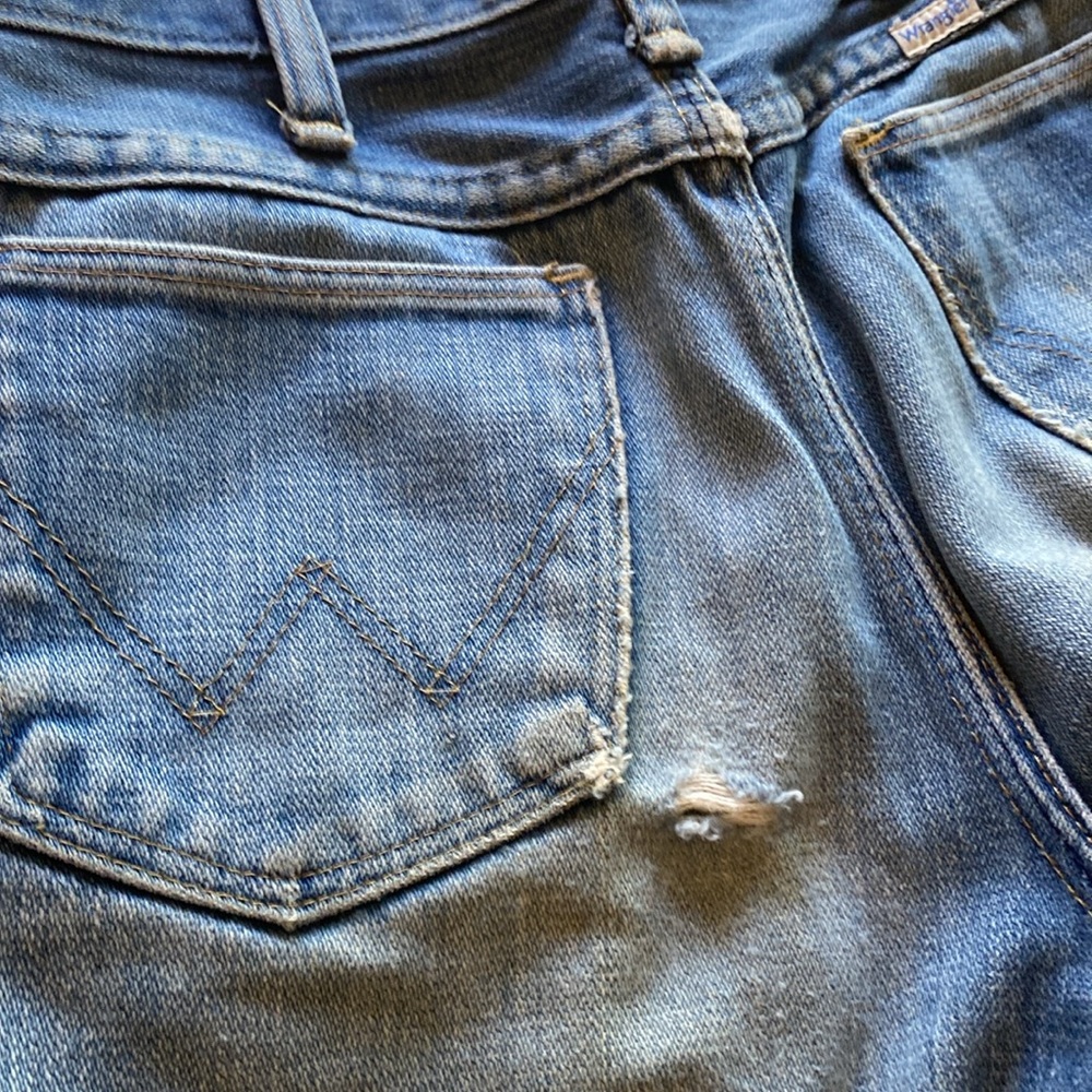 Vintage (1970s) women’s wranglers 30x34. In great shape.Perfect vintage look. - Picture 6 of 7